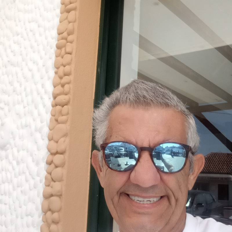 antonioi, 63, U A E