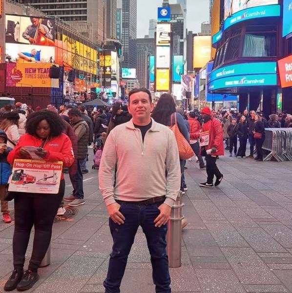 Santiago, 39, waltham