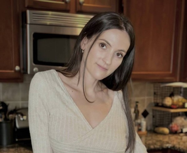 Vicky, 37, Pakistan
