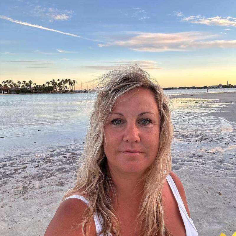 Elizabeth67, 41, Los Angeles Ca