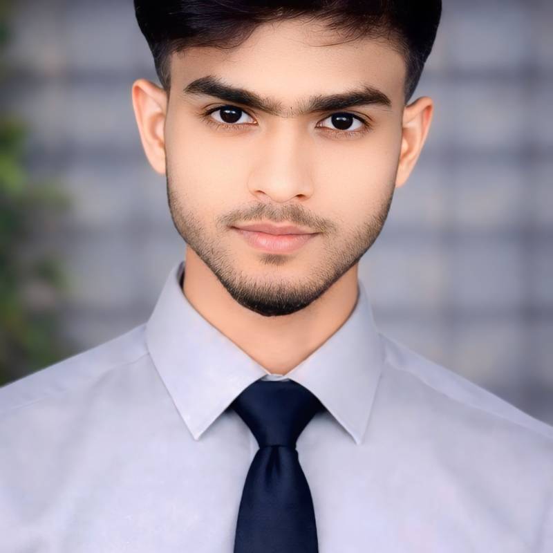 Komol, 20, Islamabad