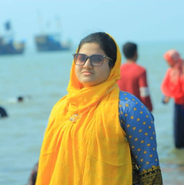 AKHNOOR, 25, Medford