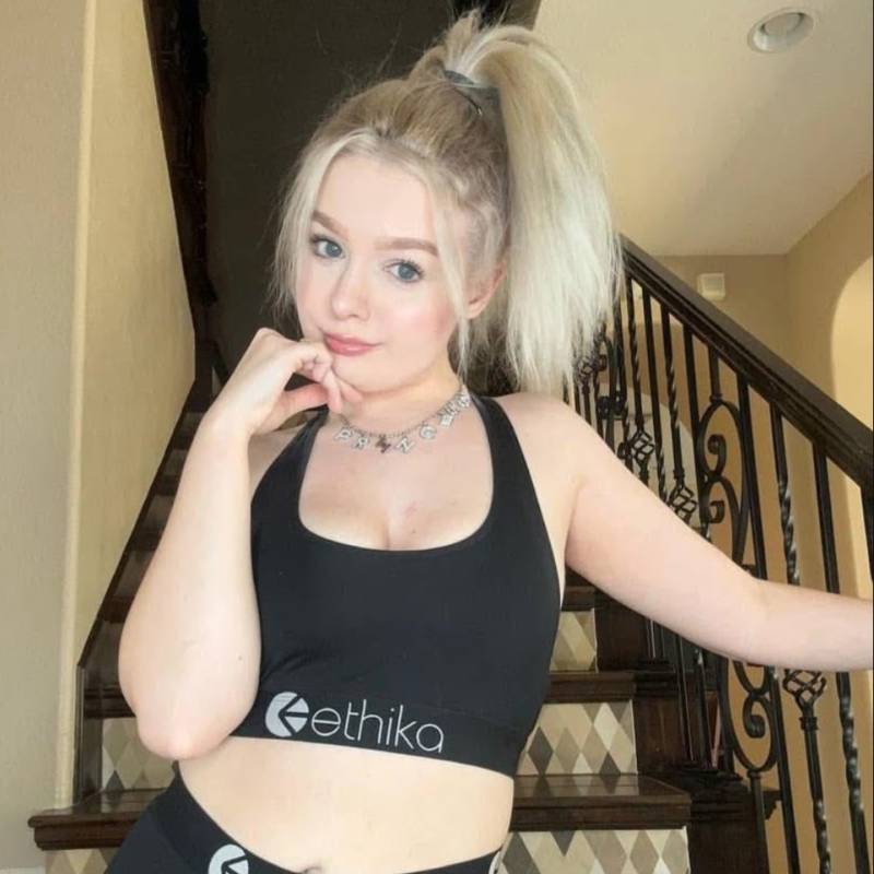 Victoria carmicheal, 27, carlifonia