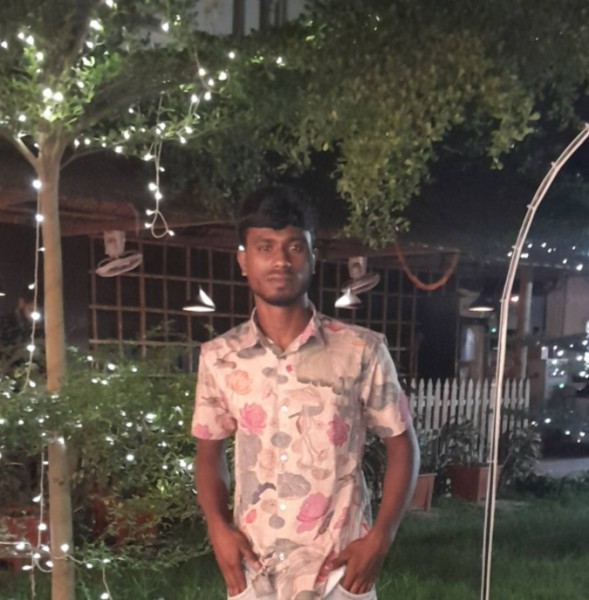 Hossain, 27, Living in Madrid Spain