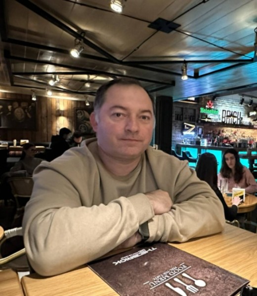 Maksim, 47, Medford