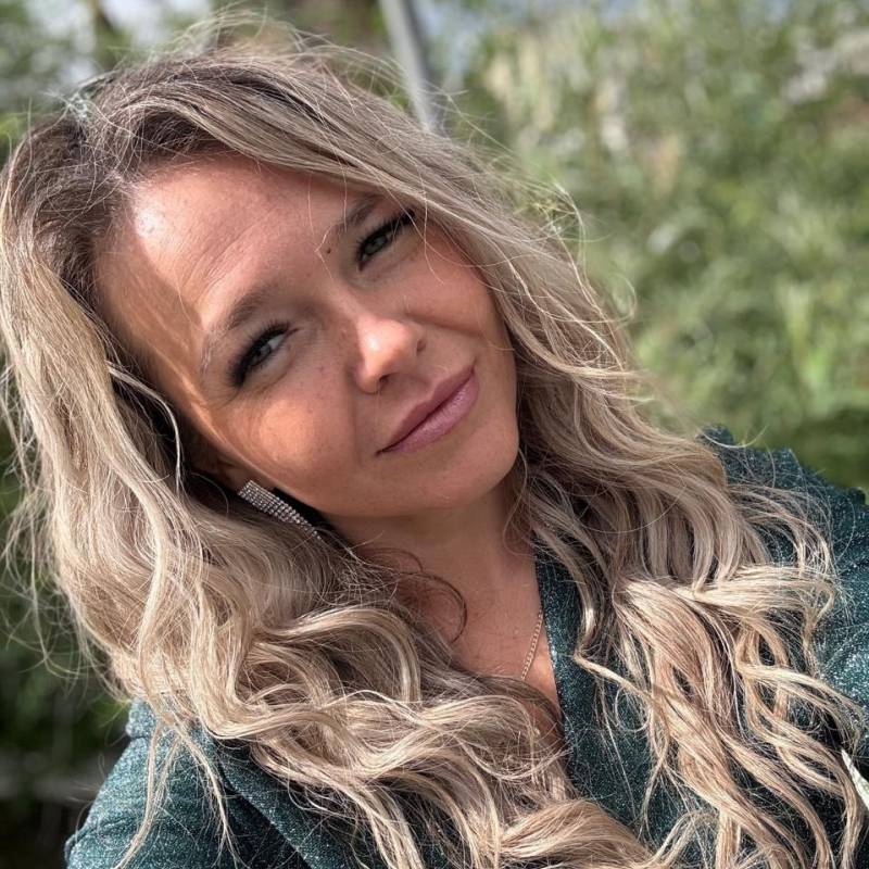 Emma, 40, P bram